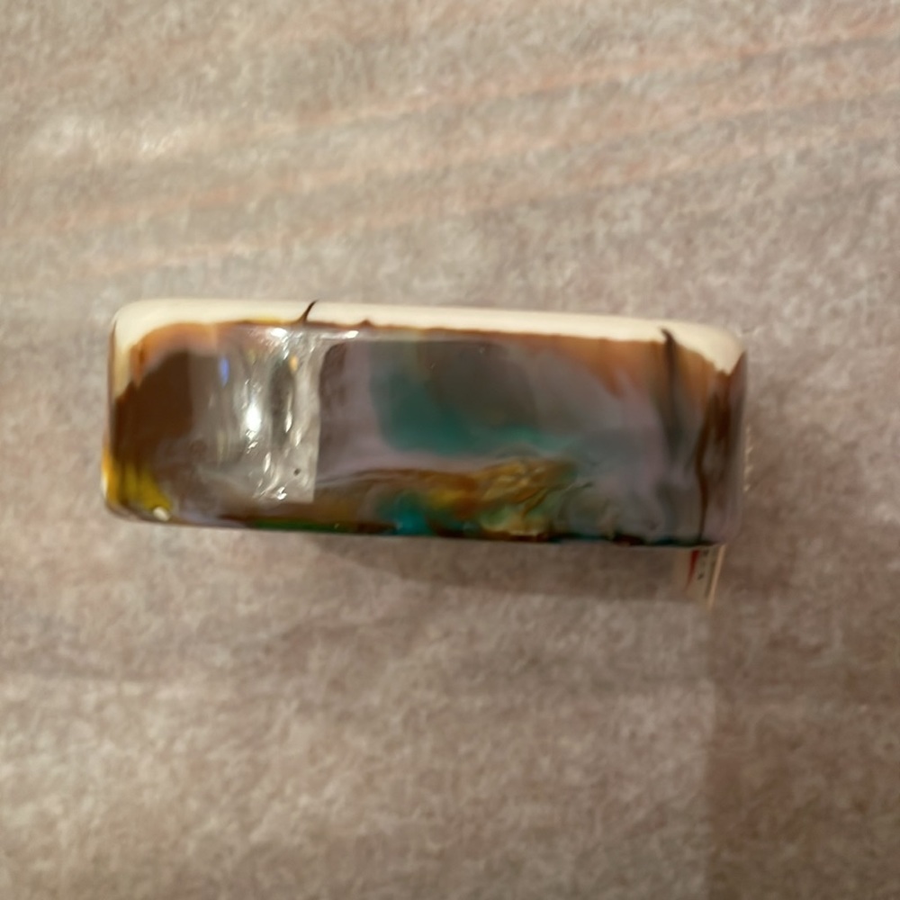 Multicolored swirl plastic bracelet - Picture 2 of 5